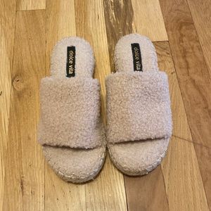 Dolce Vita Karlee Slides - Sherpa